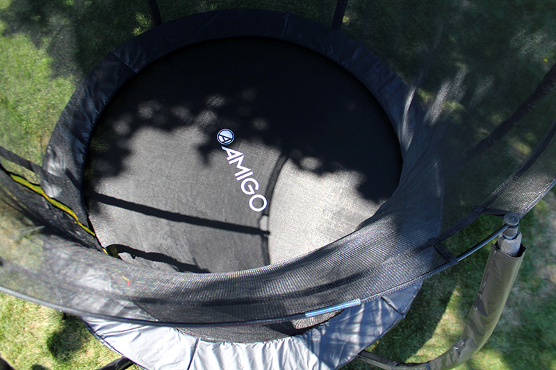 Mako Amigo 8ft Trampoline with Enclosure and Basketball Free Shoe Tidy & Ladder – Blue - Image 11